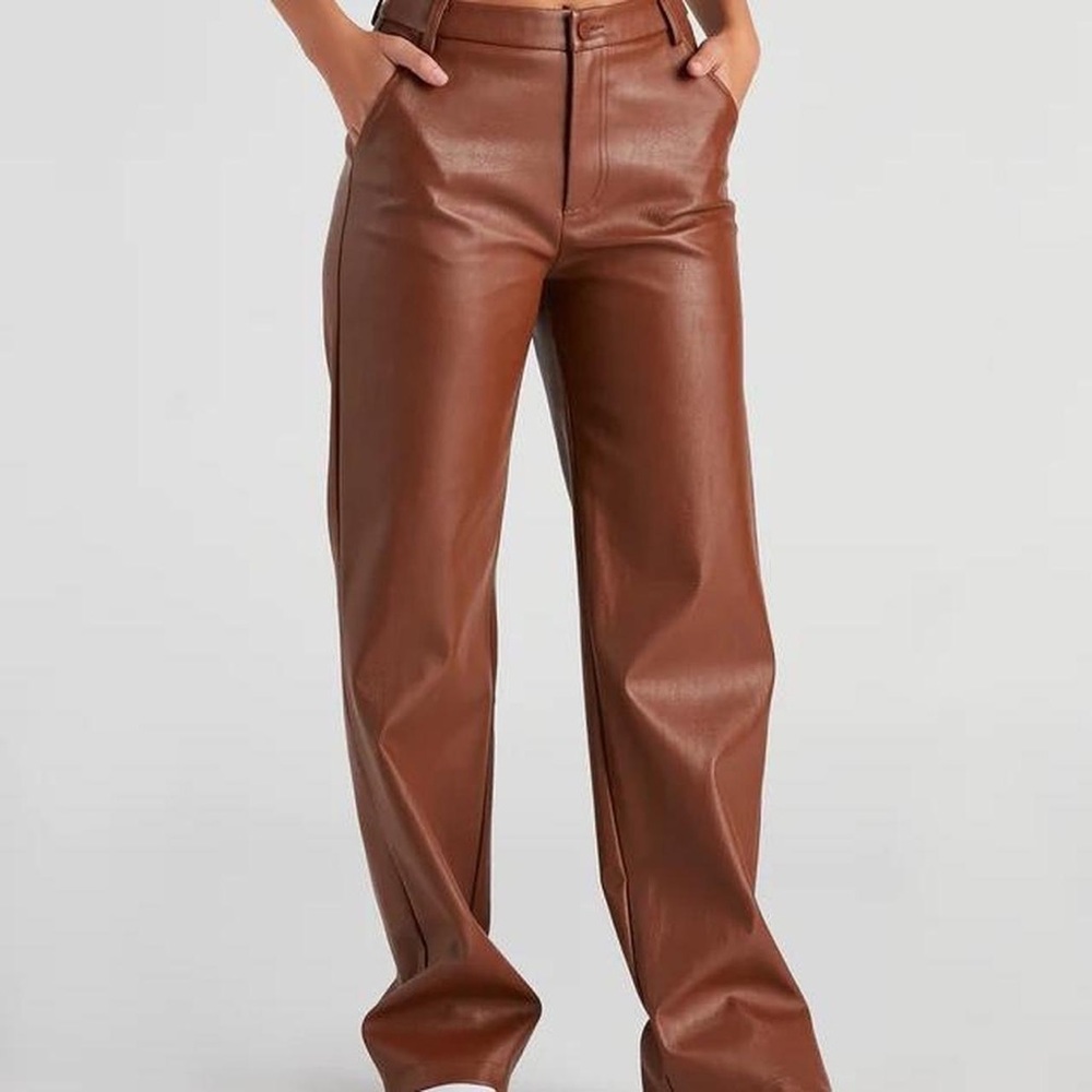 l bootcut faux leather pants
runs a bit small
thick pant/material